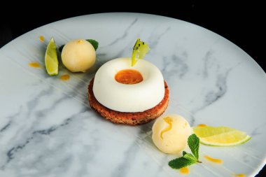 beyaz mus krema ile üst görünümü closeup shortbread çerez