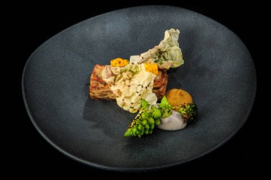 sos ve sebze ile lezzetli restoran et yemek