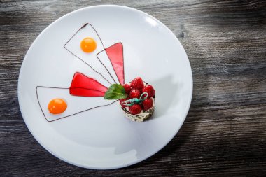 orijinal dekore çikolata ahududu krem dolum tatlı