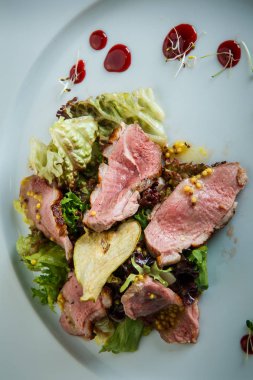 prosciutto ile üst görünümü closeup taze sezar salatası