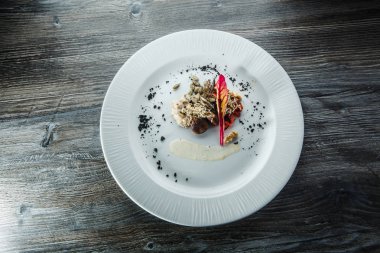 fishtail, buğday filizi, tohum ve fındık ile salata üst görünümü