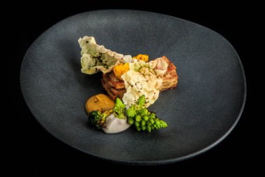 sos ve sebze ile orijinal restoran et yemeği