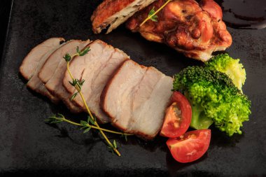 üst görünümü closeup sebzeli et ve tavuk füme