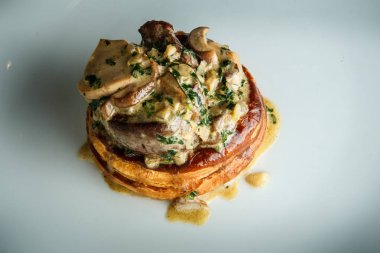 mantar ve kremalı sos ile closeup julienne