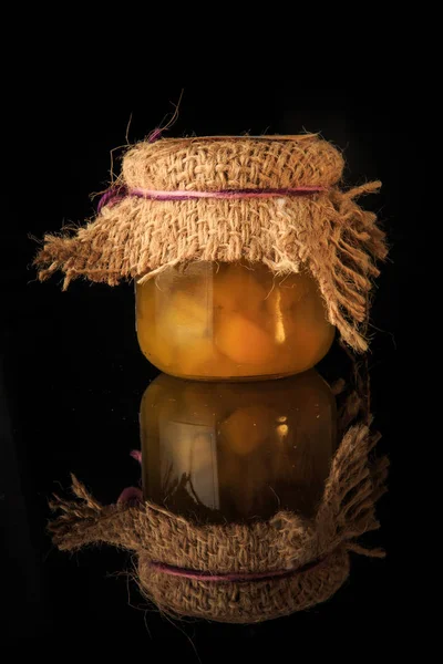Einzelnes kleines Glas hausgemachte gelbe Fruchtmarmelade — Stockfoto