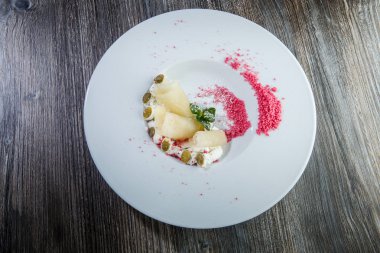 nane ile ince dekore zarif restoran tatlı üst görünümü