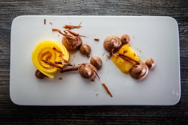 üst görünümü closeup özel restoran meyve ve çikolata mus tatlı