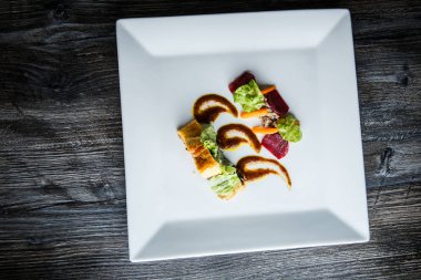 mantar ile hamur eti pişmiş nefis yemek üst görünümü