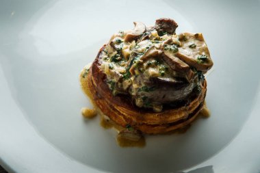 mantar ve kremalı sos ile closeup julienne