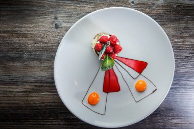 enfes dekore edilmiş çikolataaaaaaaaa tatlı üst te