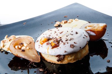 beyaz karşı closeup özel dekore kremalı bisküvi kek