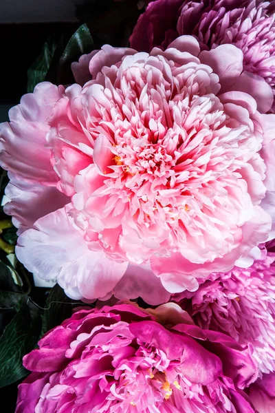 Top Makroblick Auf Elegantes Bouquet Aus Vielen Großen Rosa Und — Stockfoto