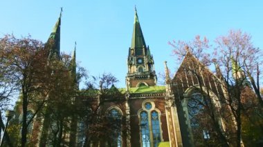 Ukrayna, Lviv 'deki St. Olga ve Elizabeth katedralindeki eski katolik kilisesine yakınlaş.