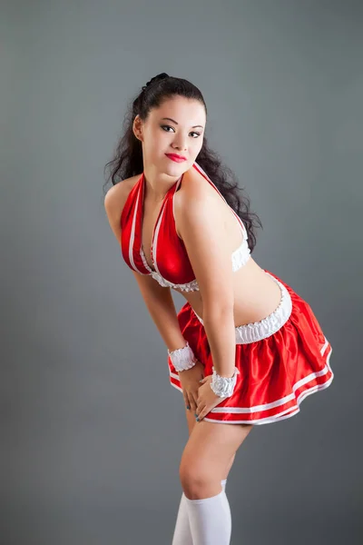 Gros Plan Jeune Femme Brune Rouge Cheerleader Costume Pose Caméra — Photo