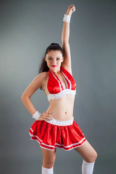Close Mooi Slank Brunette Meisje Rood Cheerleader Kostuum Poses Camera — Stockfoto