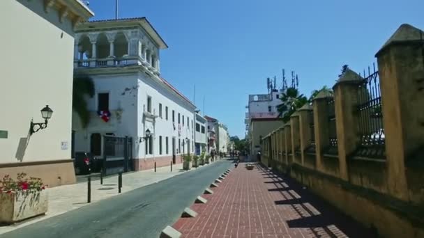 Vista panoramica su vecchie case in zona coloniale a Santo Domingo — Video Stock