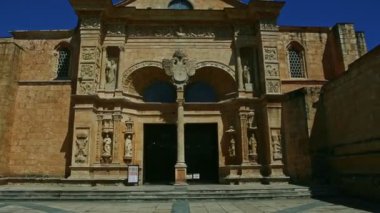 Santo Domingo 'nun dışındaki eski katolik katedralinin panoramik manzarası