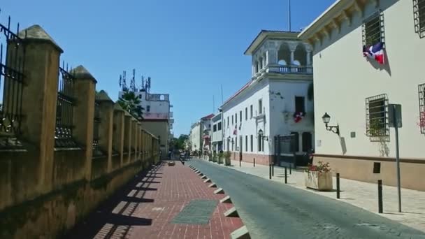 Panoramatický pohled na historické staré domy v koloniální zóně v Santo Domingu — Stock video