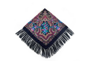 Katlanmış siyah pamuk eşarp, püsküllü ve parlak çiçekli süs.