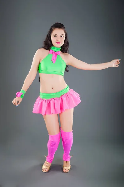 Krásná Mladá Brunetka Dáma Neonové Růžové Zelené Kostým Pózuje Kameru — Stock fotografie