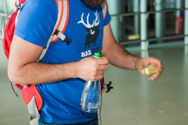 Lviv Ucrânia Maio 2018 Muitos Passageiros Experimentam Lanches Bebidas Mesa — Fotografia de Stock