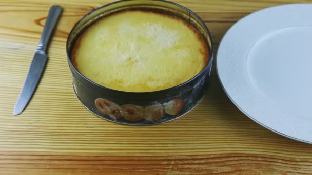 Top view focus out from round homemade flan in metal baking dish on wooden table — Stock Video