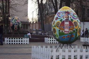 Vinnitsa, Ukrayna - 10 Nisan 2018: Orijinal anıtlar yumurta Paskalya'da, Ukrayna Paskalya kutlamaları için