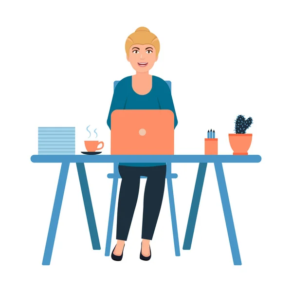 Uma jovem se senta no local de trabalho, a mulher feliz trabalha no escritório, uma mulher de negócios trabalha atrás do laptop, personagem em estilo cartoon, ilustração vetorial freelancer isolada no fundo branco — Vetor de Stock