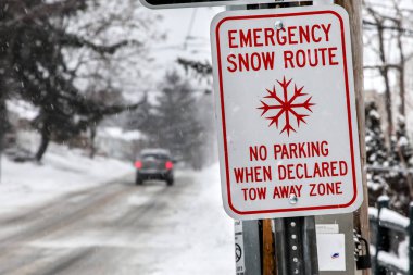 Norwalk, Ct - 27 Ocak: Araba üzerinde Kuzey Taylor Ave sonra 27 Ocak 2015 Norwalk içinde kış fırtınası