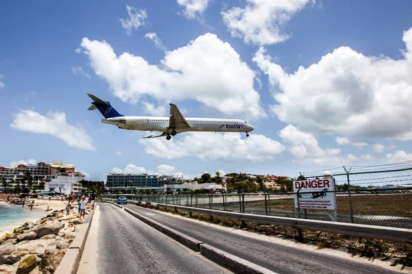 Maho Παραλία Αυγούστου Inselair Αεροπλάνο Είναι Προσγείωση Πριγκίπισσα Juliana Διεθνές — Φωτογραφία Αρχείου