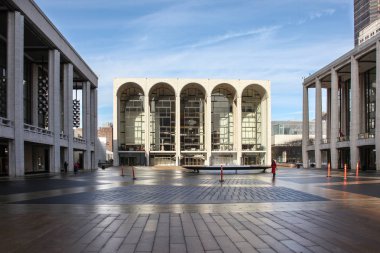 New York - 18 Şubat 2015: Lincoln Merkezi Plaza Mercedes-Benz Moda Haftası sırasında New York City