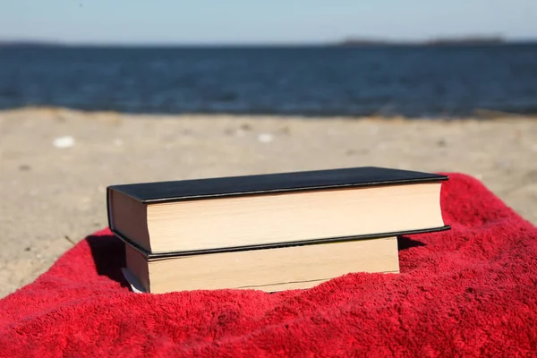 Book Beach Blue Sky — Stock Photo, Image