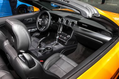 2018 Ford Mustang NFK premium Cabrio New York International Auto Show 2018, Jacob Javits Center gösterilir. Bu basın önizleme ilk günden Nyias in, 28 Mart 2018 oldu.