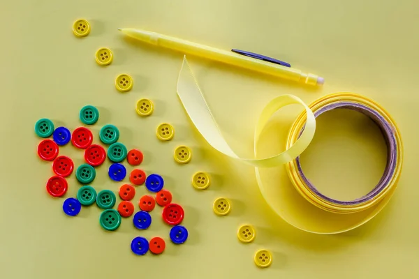 Multicolored Buttons Yellow Bow Yellow Pencil Yellow Background Table Top — Stock Photo, Image