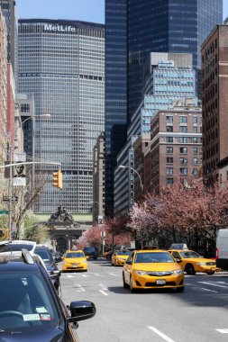 Park Avenue görünümü bahar zaman NYC