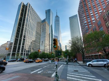 New York'ta West street yakınlarındaki kaldırımdan görünüm