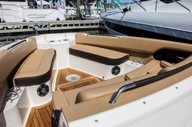 Yeni 2020 Sea Ray 400 Slx Progressive Norwalk Boat Sho üzerinde shoving