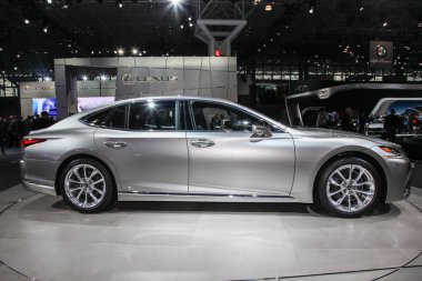 Lexus Ls-500h New York Uluslararası Otomobil Fuarı 2017 'de gösterildi