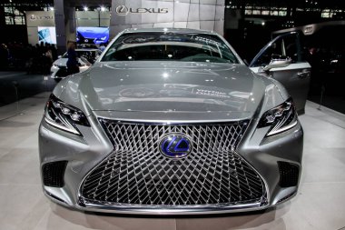 Lexus Ls-500h New York Uluslararası Otomobil Fuarı 2017 'de gösterildi