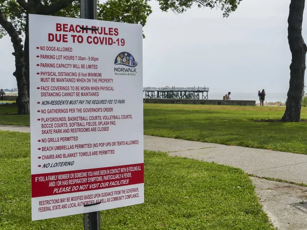 Norwalk Junio 2020 Signo Informativo Sobre Playa Pastos Terneros Durante — Foto de Stock
