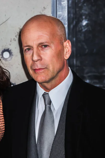 NEW YORK, NY - 22 Şubat 2010: Aktör Bruce Willis 'Cop Out' un AMC Loews Lincoln Meydanı 'ndaki galasına katıldı