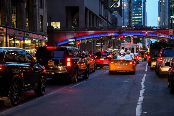 New York Srpna 2017 Rušná Ulice Večerním Provozem Poblíž Grand — Stock fotografie