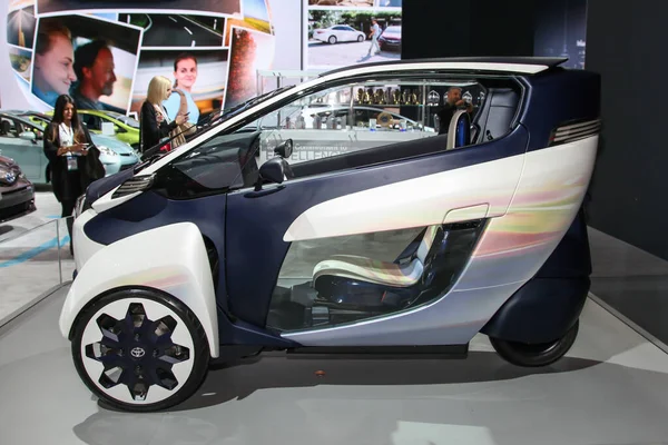 NEW YORK - 1 Nisan 2015 tarihinde New York Uluslararası Otomobil Fuarı 'nda Toyota sergisi, 3-12 Nisan 2015 tarihleri arasında New York, New York' ta devam etmektedir..