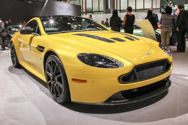New York April 2015 Aston Martin Exhibition Aston Martin V12 — стокове фото