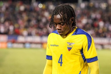 HARTFORD - 10 Ekim 2014: ABD Erkekler Uluslararası Dostluk karşılaşmasında Ekvador # 4 numaralı Ekvador oyuncusu, ABD 'nin Hartford kentindeki Rentschler Stadyumu' nda 1 - 1 Ekim 2014 tarihleri arasında oynanan final skoru.