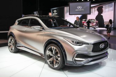NEW YORK, NY - 1 Nisan 2015: 2015 New York Uluslararası Otomobil Fuarı 'nda Infiniti sergisi QX 30 konsepti