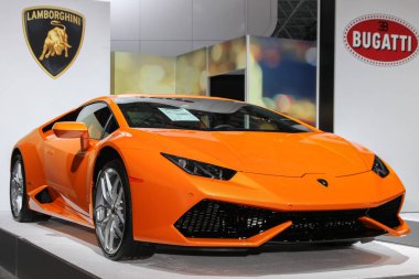 NEW YORK, NY - 1 Nisan 2015: 2015 Basın Günü sırasında New York Uluslararası Otomobil Fuarı 'nda Lamborghini sergisi