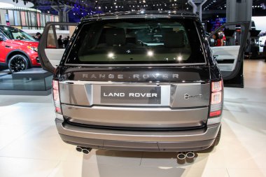 NEW YORK, NY - 1 Nisan 2015: 2015 New York Uluslararası Otomobil Fuarı 'nda Land Rover sergisi Range Rover