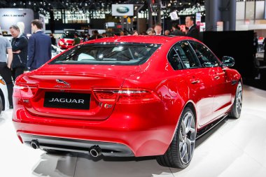 NEW YORK - 1 Nisan 2015: Jaguar sergisi Jaguar XF Basın Günü sırasında 2015 New York Uluslararası Otomobil Fuarı 'nda