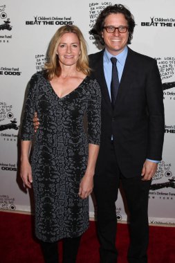 NEW YORK - 6 Aralık 2010 'da New York City' de düzenlenen Çocuk Savunma Fonu 'nun İhtimalleri Yenme Programının 20. yıldönümü kutlamalarına Elisabeth Shue ve Davis Guggenheim katıldı..